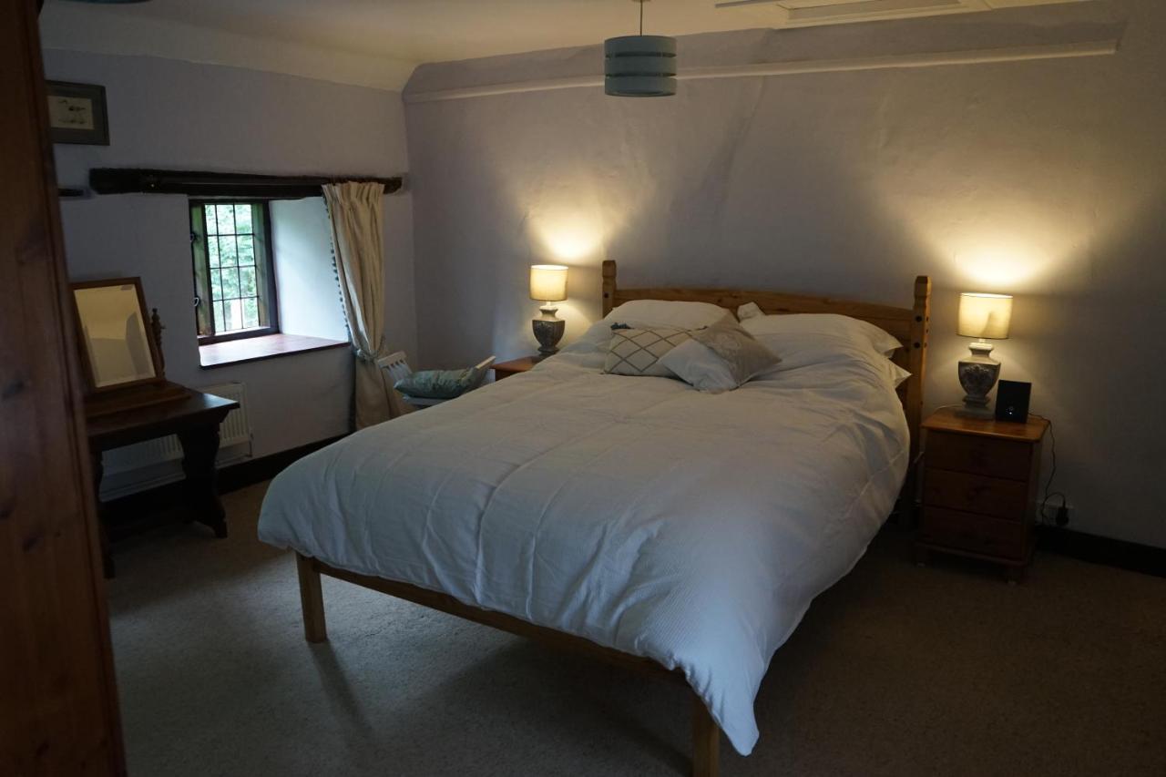 Character 2 Double Bedroom Cottage In Shaftesbury Exterior foto