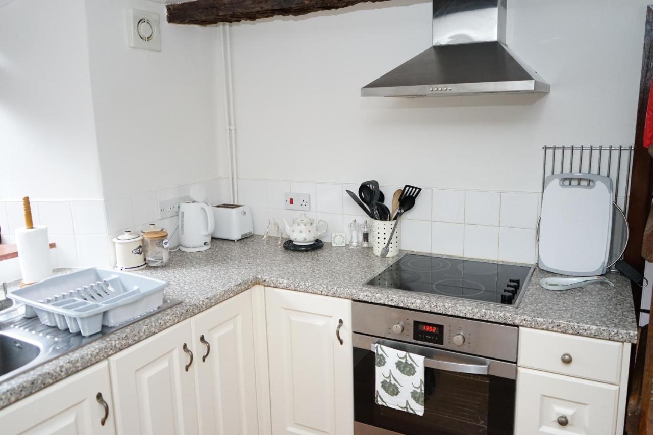 Character 2 Double Bedroom Cottage In Shaftesbury Exterior foto