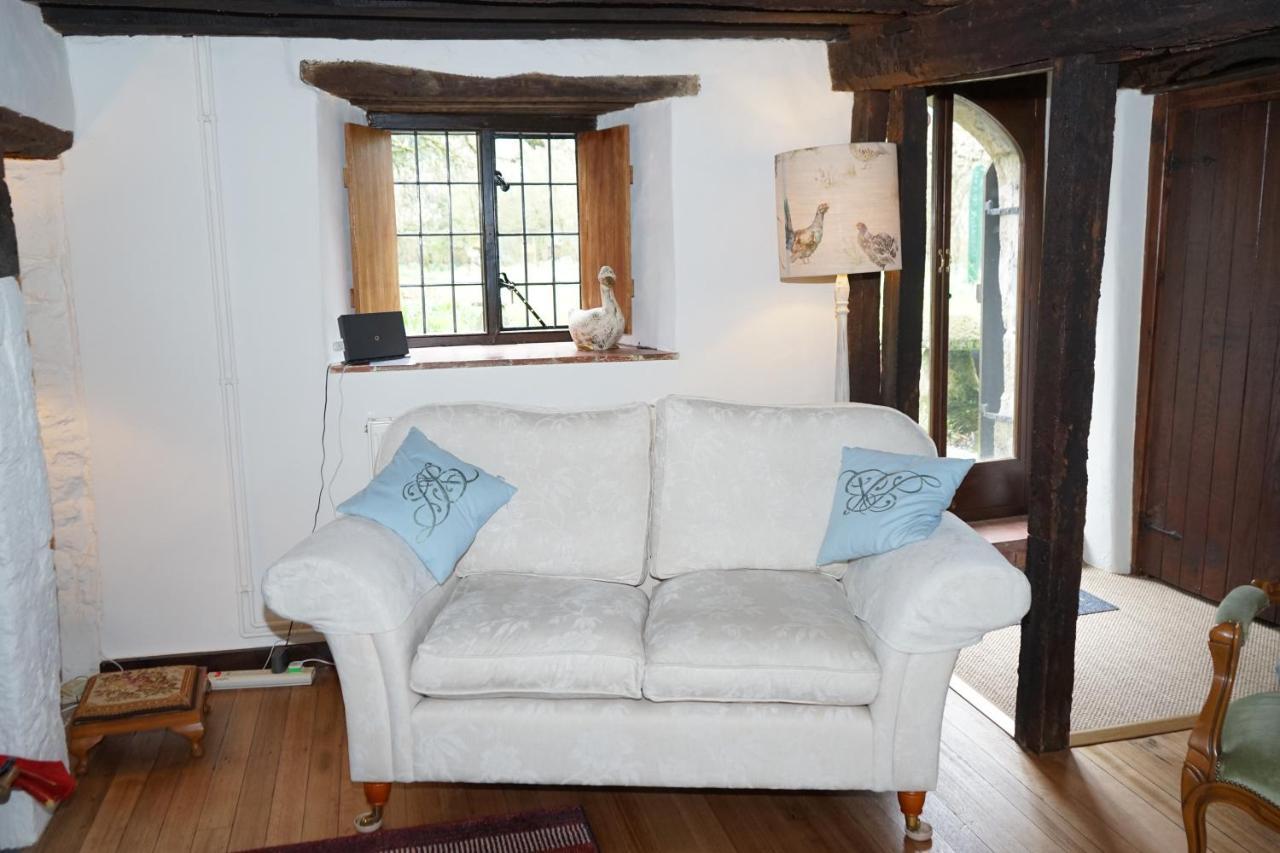 Character 2 Double Bedroom Cottage In Shaftesbury Exterior foto
