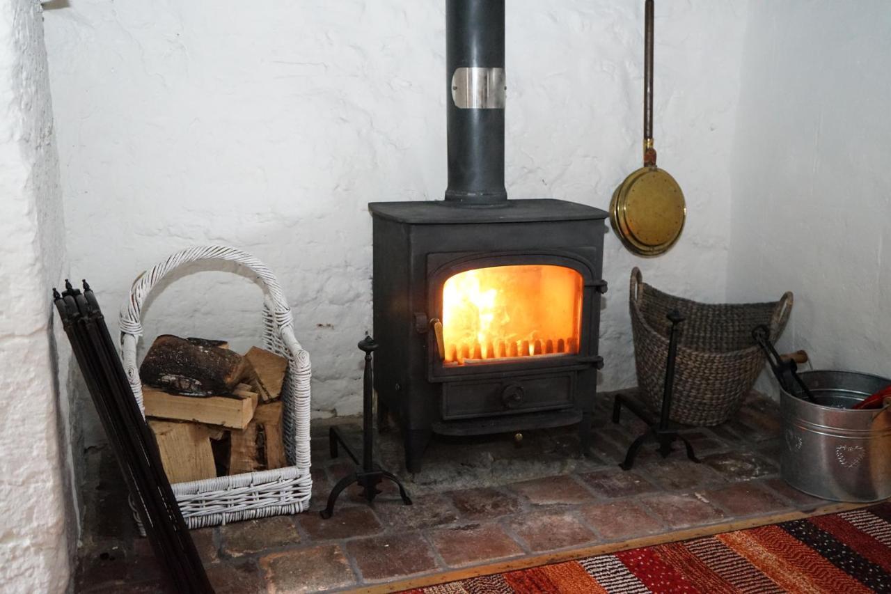 Character 2 Double Bedroom Cottage In Shaftesbury Exterior foto