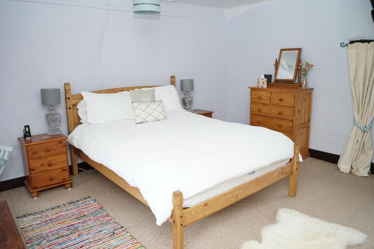 Character 2 Double Bedroom Cottage In Shaftesbury Exterior foto