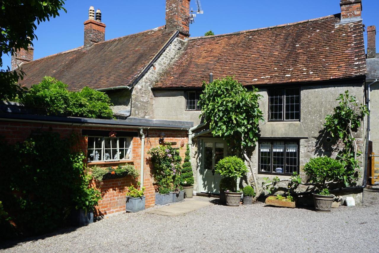 Character 2 Double Bedroom Cottage In Shaftesbury Exterior foto