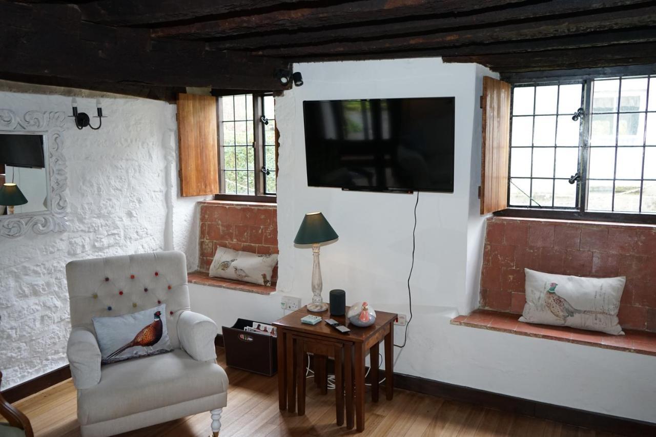 Character 2 Double Bedroom Cottage In Shaftesbury Exterior foto