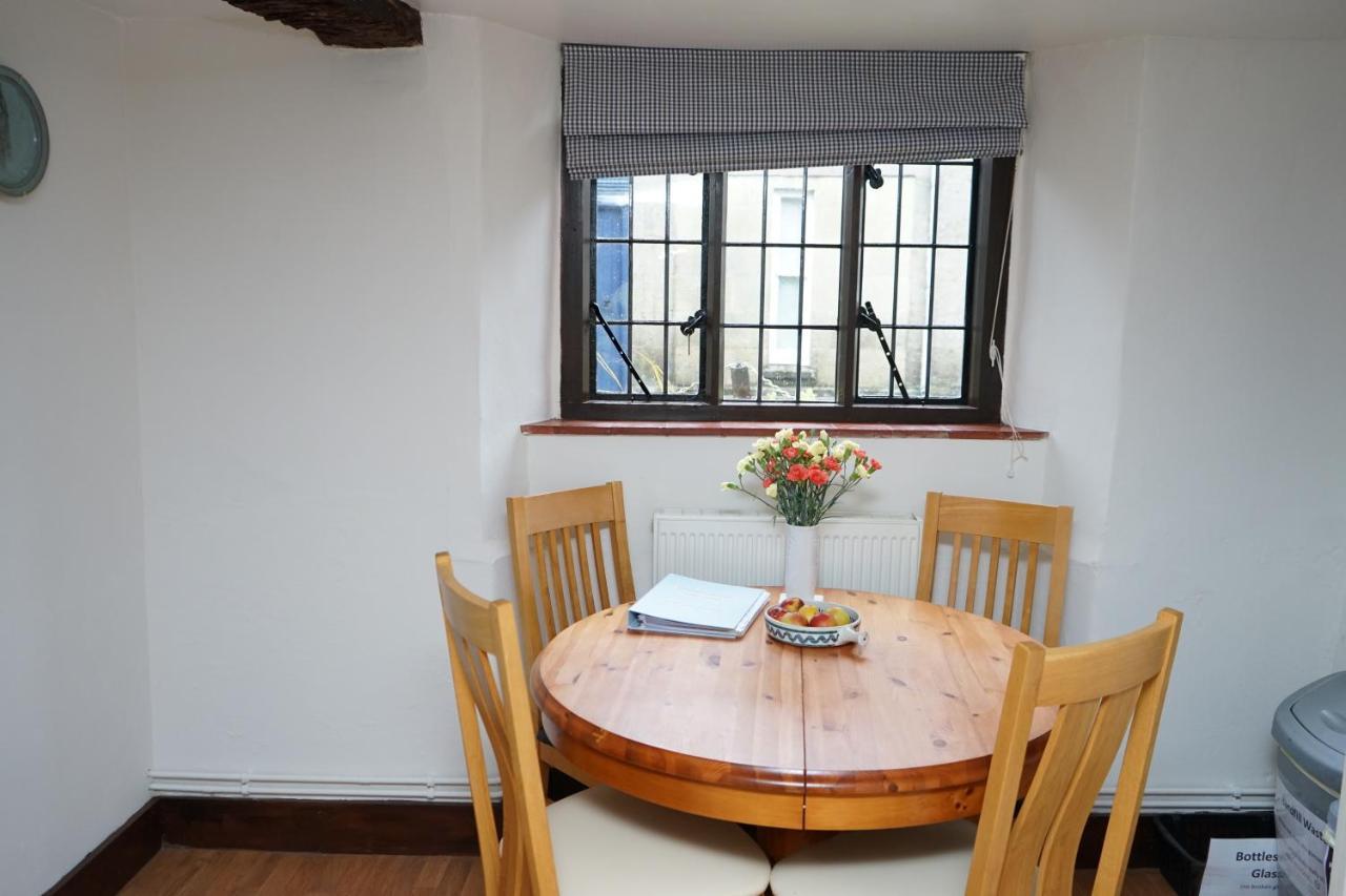 Character 2 Double Bedroom Cottage In Shaftesbury Exterior foto