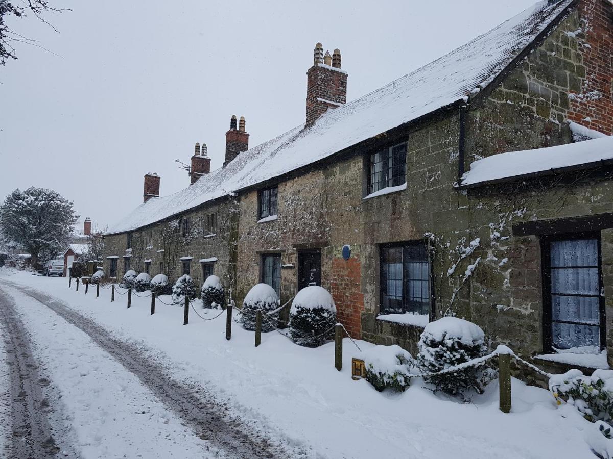 Character 2 Double Bedroom Cottage In Shaftesbury Exterior foto